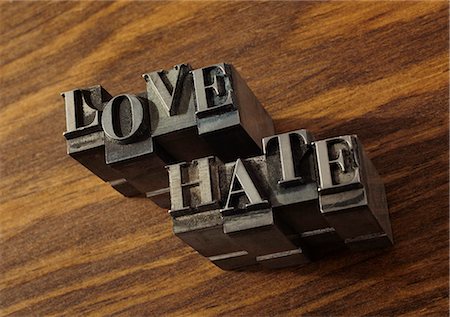 Lead type spelling "love" and "hate" Foto de stock - Sin royalties Premium, Código: 649-06001434