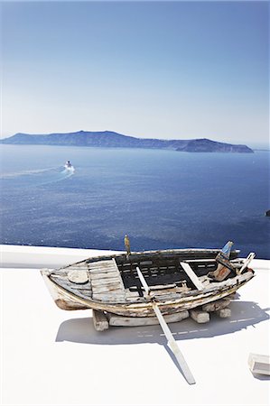 santorini island - Bateau en bois patiné sur balcon Photographie de stock - Premium Libres de Droits, Code: 649-06001725