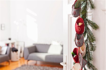 pine branch - Advent calendar hanging on door Stock Photo - Premium Royalty-Free, Code: 649-06001806