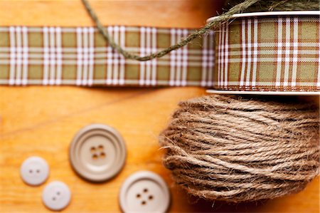 Close up of ribbon, string and buttons Stock Photo - Premium Royalty-Free, Code: 649-06001811