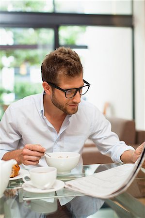 simsearch:6108-05873035,k - Man reading newspaper at breakfast Stock Photo - Premium Royalty-Free, Code: 649-06040097