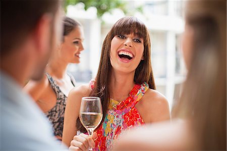 friend talking outdoors not children not bathing suit not school not beach not business - Woman talking in group at party Foto de stock - Sin royalties Premium, Código: 649-06040140