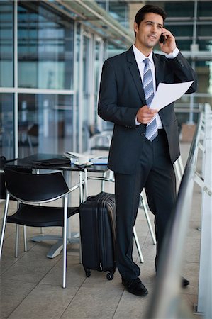 Businessman talking on cell phone Foto de stock - Sin royalties Premium, Código: 649-06040591