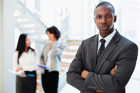 south africa and black and business - Businessman standing in office Foto de stock - Sin royalties Premium, Código: 649-06040630