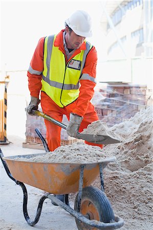 palaos - Worker shoveling concrete on site Foto de stock - Sin royalties Premium, Código: 649-06040764