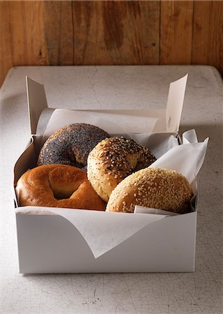 simsearch:600-06967737,k - Box of various bagels Stock Photo - Premium Royalty-Free, Code: 649-06040866