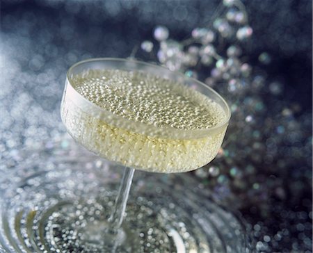 Close up of glass of champagne Foto de stock - Sin royalties Premium, Código: 649-06040870