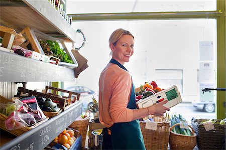 small business woman profile daylight - Grocer arranging produce for sale Stock Photo - Premium Royalty-Free, Code: 649-06041024