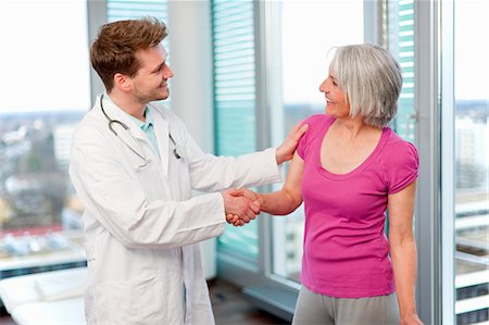 doctor patient shake hands - Doctor shaking womans hand in office Stock Photo - Premium Royalty-Free, Code: 649-06041140