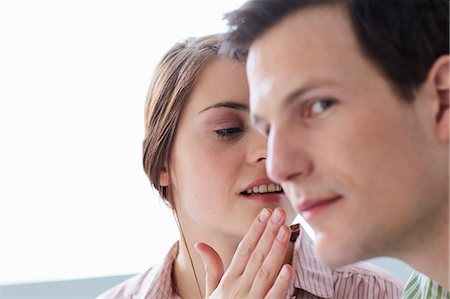 servicio secreto - Businesswoman whispering to colleague Foto de stock - Sin royalties Premium, Código: 649-06041177