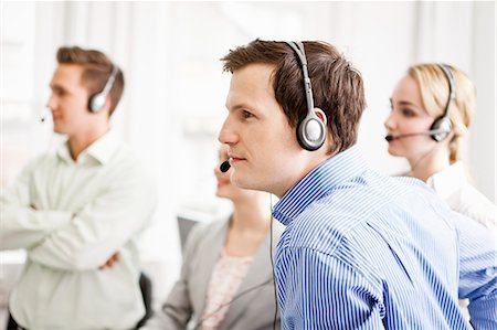 Business people working in headsets Foto de stock - Sin royalties Premium, Código: 649-06041215