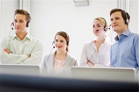 Business people working in headsets Foto de stock - Sin royalties Premium, Código: 649-06041252