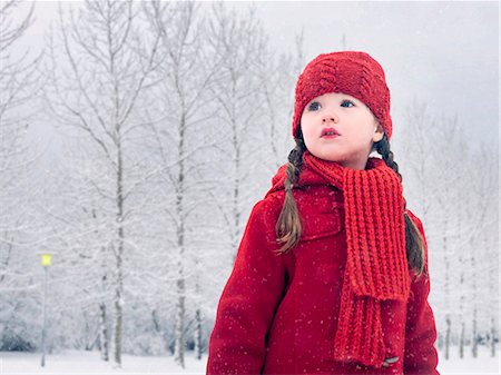 simsearch:649-06305830,k - Girl walking in snow Stock Photo - Premium Royalty-Free, Code: 649-06041448