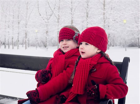 simsearch:649-06041415,k - Girls sitting on bench in snow Fotografie stock - Premium Royalty-Free, Codice: 649-06041449