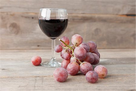 red grape - Close up of grapes and glass of wine Stock Photo - Premium Royalty-Free, Code: 649-06041853