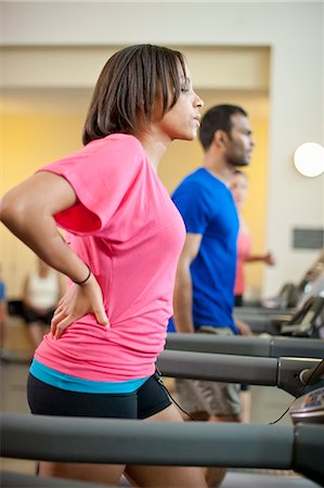difícil - Woman using treadmill in gym Foto de stock - Sin royalties Premium, Código: 649-06042019