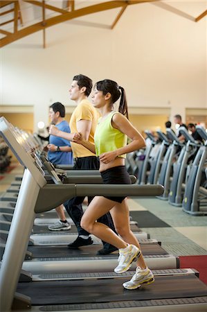 People using treadmills in gym Foto de stock - Sin royalties Premium, Código: 649-06042025