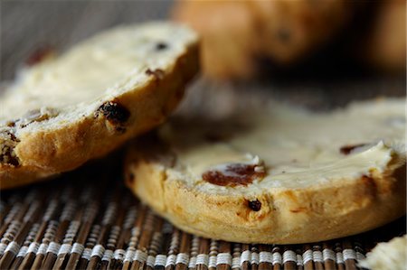 scones - Close up of sliced scone Stock Photo - Premium Royalty-Free, Code: 649-06112843