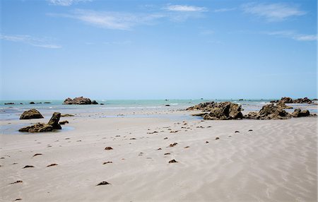 simsearch:649-05658170,k - Rocks on sandy beach, Canoa Quebrada, Fortaleza, Brazil Foto de stock - Royalty Free Premium, Número: 649-06112933