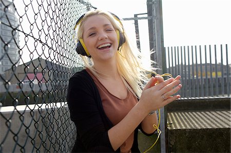 people clapping hands - Smiling woman listening to headphones Stock Photo - Premium Royalty-Free, Code: 649-06112995