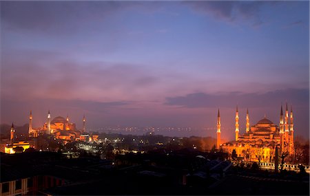 Aya Sofya and Blue Mosque at dawn with Bosphorus in background, Istanbul, Turkey Stock Photo - Premium Royalty-Free, Code: 649-06113029