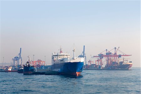 Haydarpasa port container terminal, Istanbul, Turkey Foto de stock - Sin royalties Premium, Código: 649-06113046