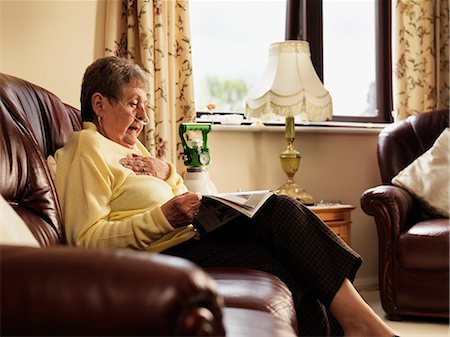 person reading a magazine - Older woman with oxygen reading Stock Photo - Premium Royalty-Free, Code: 649-06113085