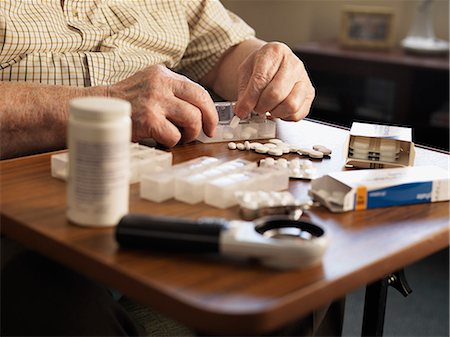 photos of capsule drugs - Older man measuring out medication Stock Photo - Premium Royalty-Free, Code: 649-06113089