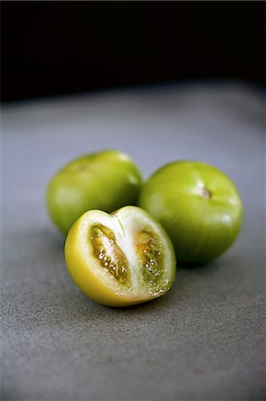 simsearch:649-06352886,k - Nahaufnahme von halbierte tomatillo Stockbilder - Premium RF Lizenzfrei, Bildnummer: 649-06113121