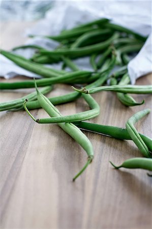 simsearch:649-06001742,k - Pile of green beans on board Fotografie stock - Premium Royalty-Free, Codice: 649-06113122