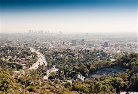 smog - Aerial view of City of Los Angeles, USA. Hollywood Bowl in front and Downtown in background Foto de stock - Sin royalties Premium, Código: 649-06113235