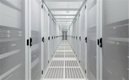 simsearch:695-05771843,k - Hallway in server room Foto de stock - Sin royalties Premium, Código: 649-06113269