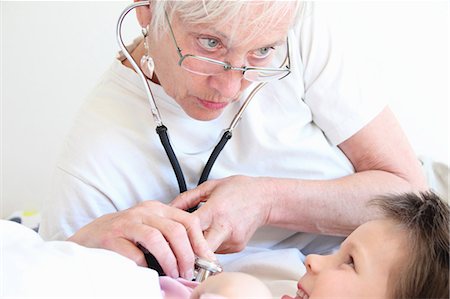 physician studying - Woman listening to girls heartbeat Stock Photo - Premium Royalty-Free, Code: 649-06113647