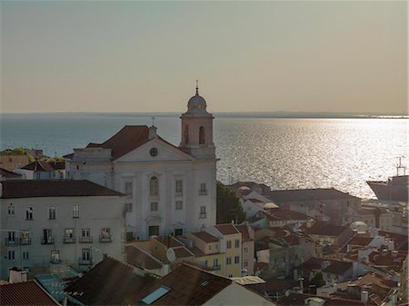 rio tejo - Aerial view of ornate buildings in city Foto de stock - Royalty Free Premium, Número: 649-06164270