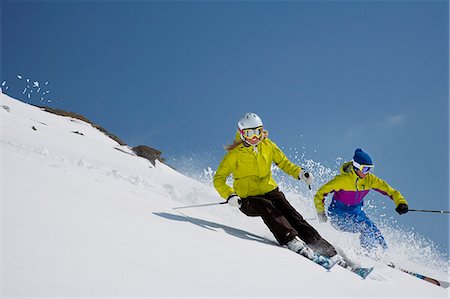 skieur (homme et femme) - Skieurs de cabotage sur une pente enneigée Photographie de stock - Premium Libres de Droits, Code: 649-06164296