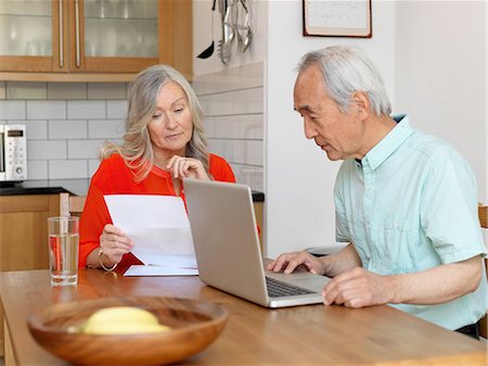 Older couple paying bills online Stock Photo - Premium Royalty-Free, Code: 649-06164537