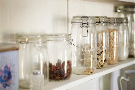 storage (home storage) - Jars of dried foods on shelf Stock Photo - Premium Royalty-Free, Code: 649-06164558