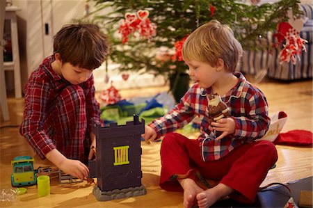 Boys opening Christmas gifts Stock Photo - Premium Royalty-Free, Code: 649-06164687