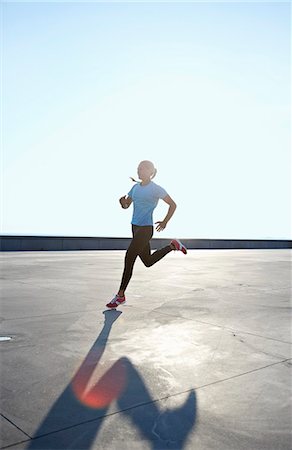 simsearch:649-06164817,k - Woman running on rooftop Stock Photo - Premium Royalty-Free, Code: 649-06164788