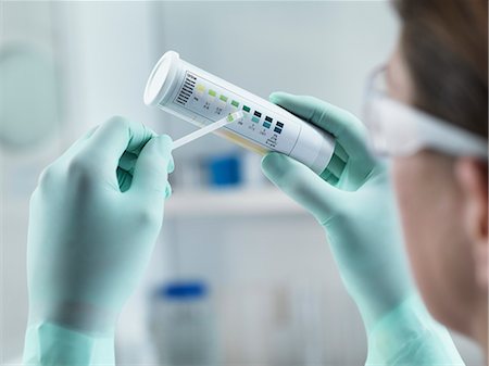 simsearch:649-06164786,k - Scientist using test strips in lab Stock Photo - Premium Royalty-Free, Code: 649-06164780