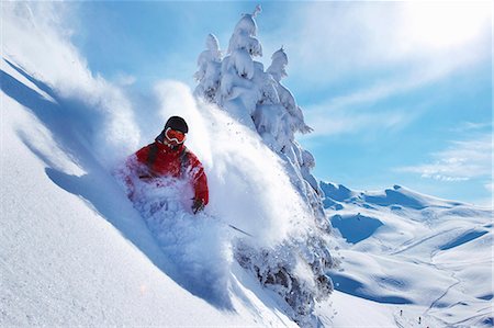 esquiar - Skier coasting on snowy slope Foto de stock - Sin royalties Premium, Código: 649-06164811