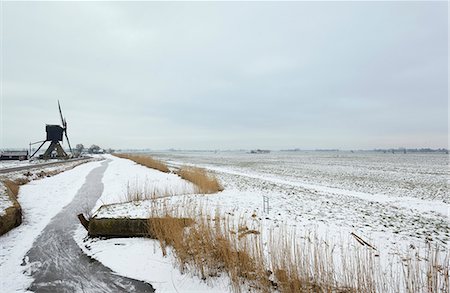 durabilité - Route rurale dans le paysage enneigé Photographie de stock - Premium Libres de Droits, Code: 649-06164867