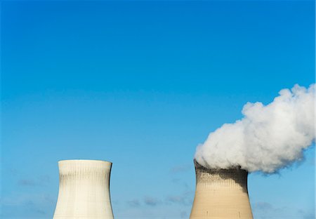 réchauffement planétaire - Cheminées de la centrale nucléaire Photographie de stock - Premium Libres de Droits, Code: 649-06164888