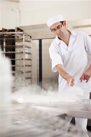 food industry - Chef baking in kitchen Foto de stock - Sin royalties Premium, Código: 649-06165010