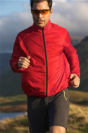 Man running on rural mountain road Foto de stock - Sin royalties Premium, Código: 649-06165058