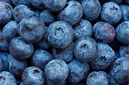 Close up of bunch of blueberries Fotografie stock - Premium Royalty-Free, Codice: 649-06165094