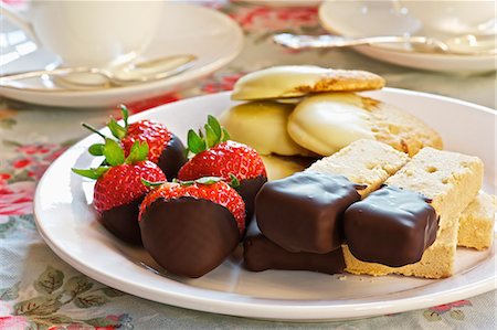 strawberry dessert - Plate of chocolate dipped desserts Stock Photo - Premium Royalty-Free, Code: 649-06165095