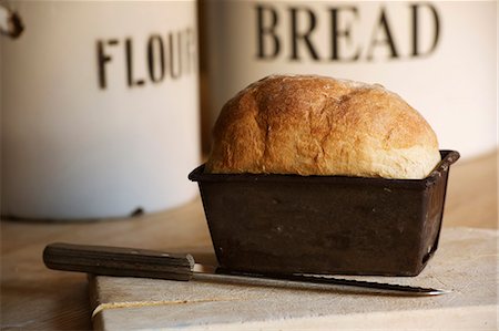 Close up of bread in loaf tin Stock Photo - Premium Royalty-Free, Code: 649-06165123