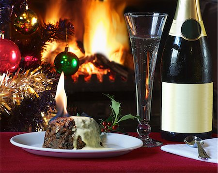 simsearch:649-05819638,k - Plate of flaming Christmas pudding Stock Photo - Premium Royalty-Free, Code: 649-06165137