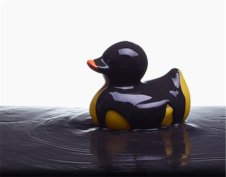 environmental disaster - Rubber duck covered in oil Stock Photo - Premium Royalty-Free, Code: 649-06165309